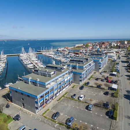 Boern Brn Ankerplatz Apartment Laboe Bagian luar foto