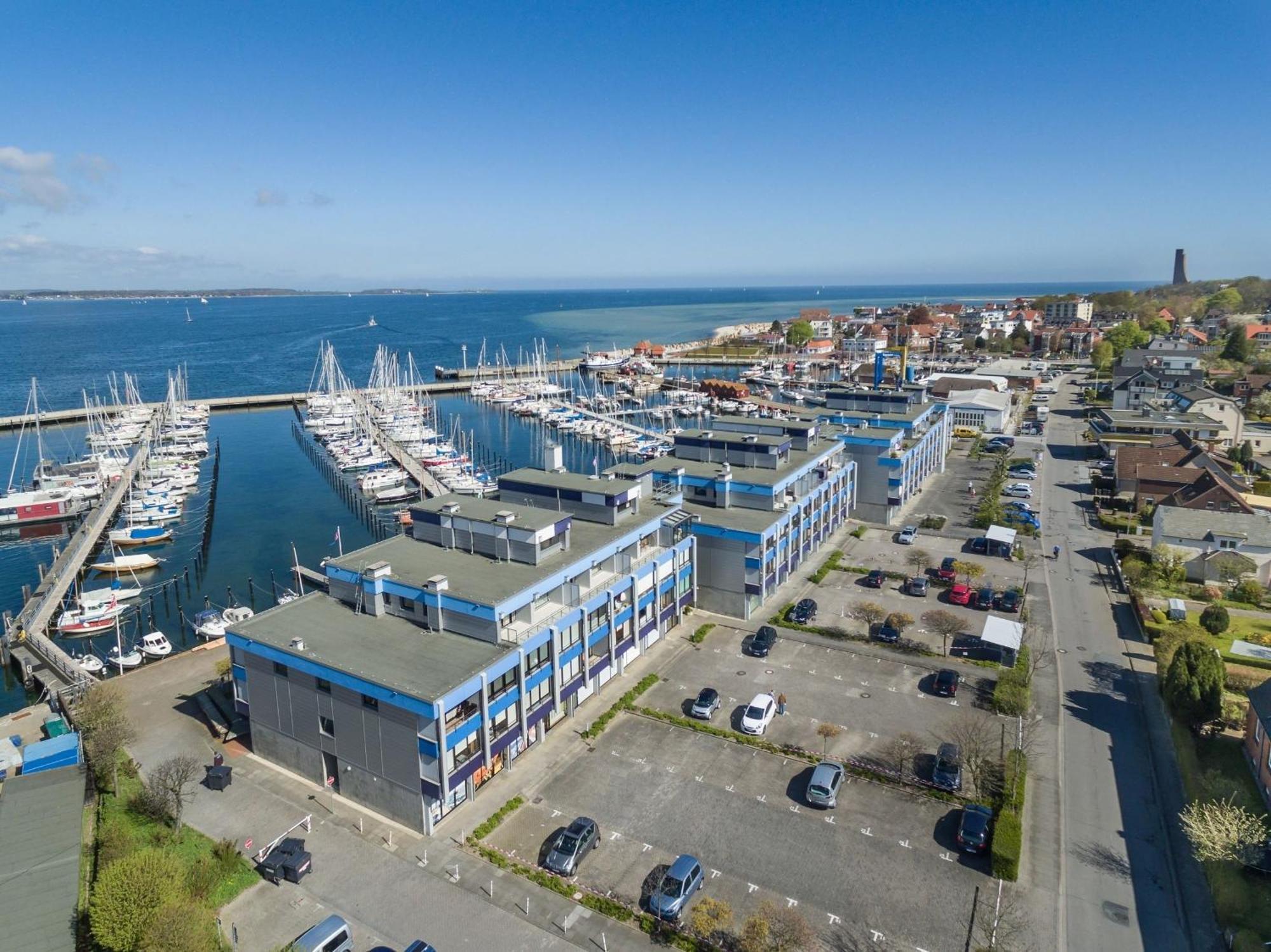 Boern Brn Ankerplatz Apartment Laboe Bagian luar foto